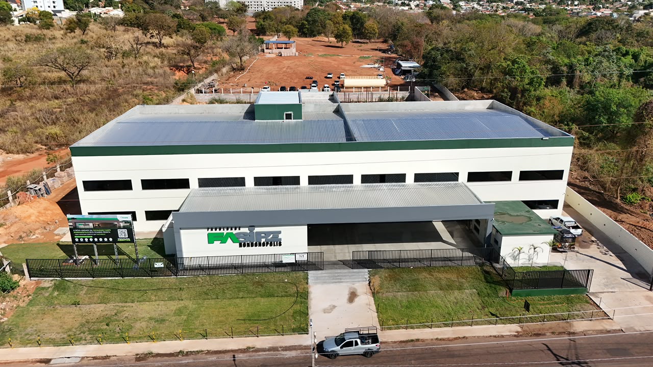 Vista aérea da unidade Faculdade FASIPE em Rondonópolis, obra institucional executada pela Masocon Construções